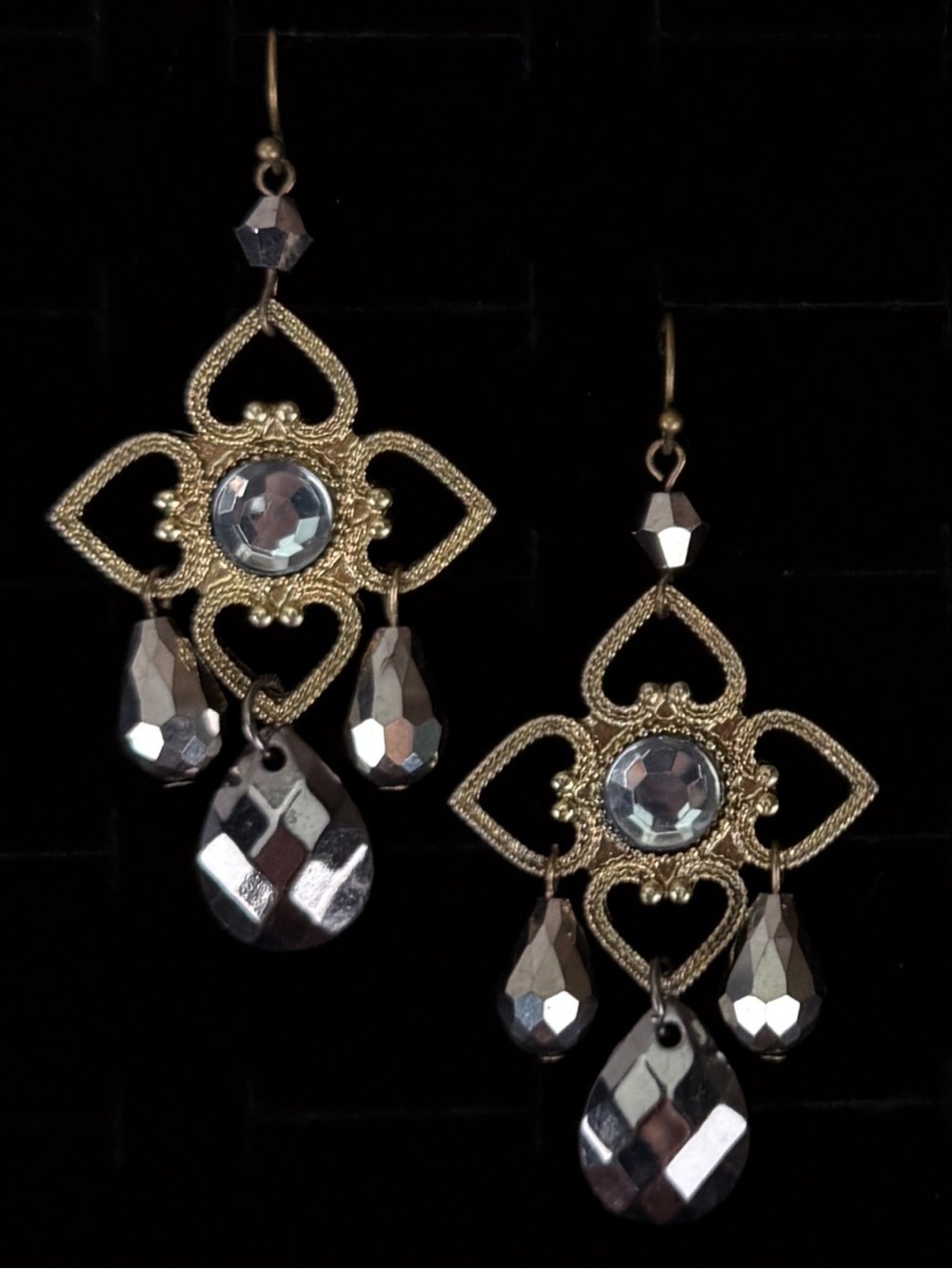 Gorgeous lightweight flower costume statement pierced earrings